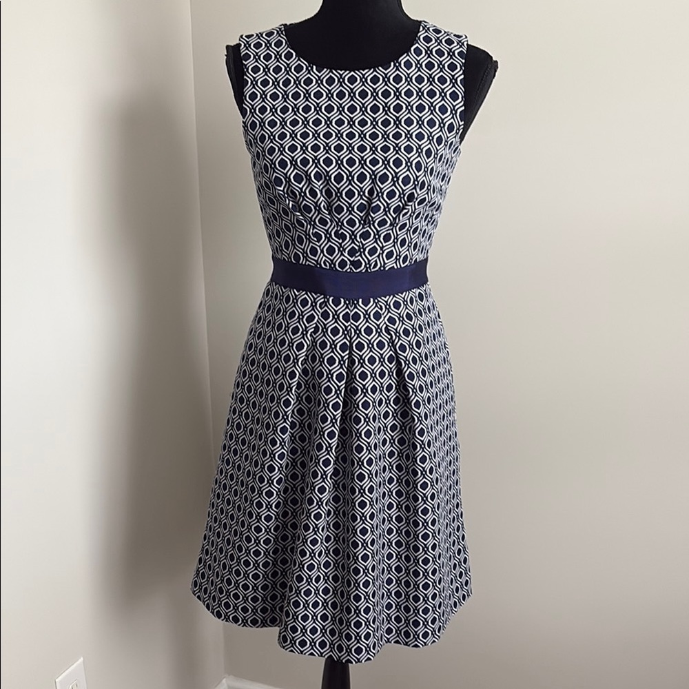 Elegant Navy Blue Geometric Pattern Dress with Pockets